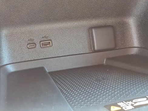 Used 2024 Chevrolet Traverse Z71 AWD/4WD image 21