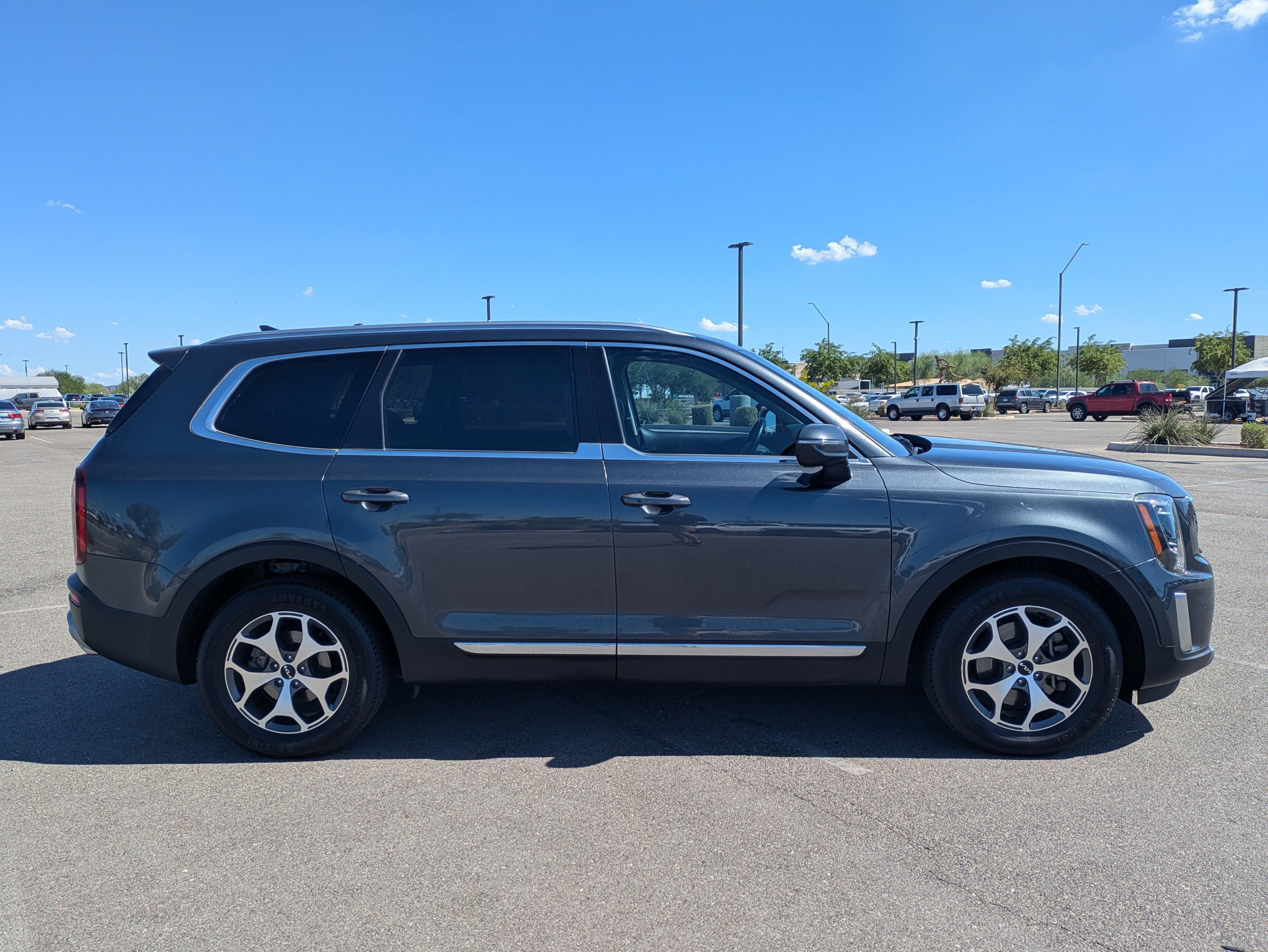 Used 2022 Kia Telluride EX w/ Towing Package FWD image 6