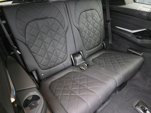 Used 2023 BMW X7 xDrive40i w/ M Sport Package image 28