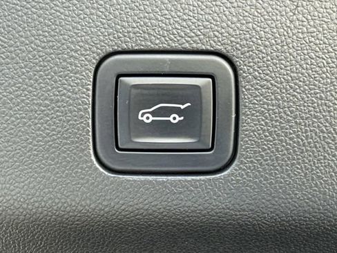 Used 2022 GMC Yukon SLT w/ SLT Premium Package image 22