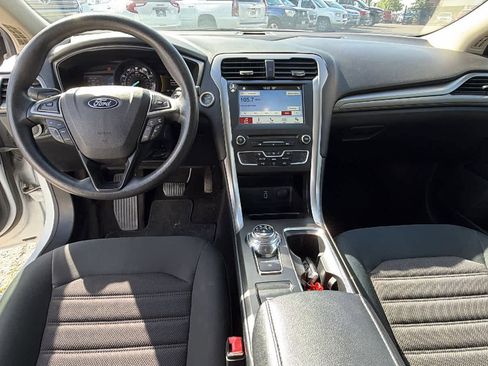 Used 2018 Ford Fusion SE w/ Fusion SE Technology Package FWD image 18