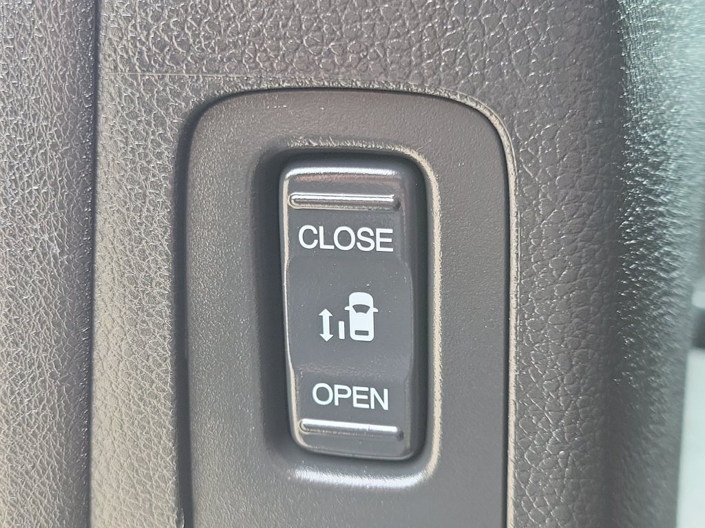 Used 2018 Honda Odyssey Touring image 17