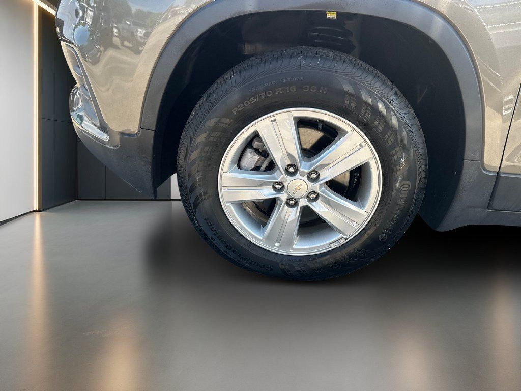 Used 2022 Chevrolet Trax LT w/ Premium Seat Package AWD/4WD image 10