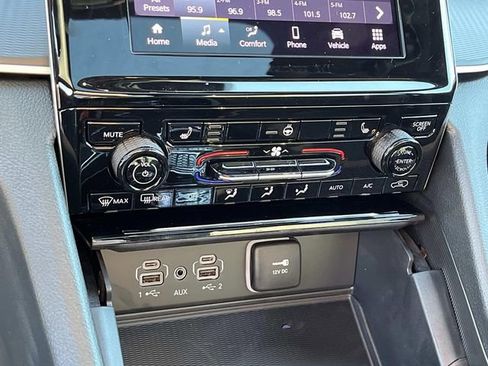 New 2025 Jeep Grand Cherokee Altitude AWD/4WD image 27