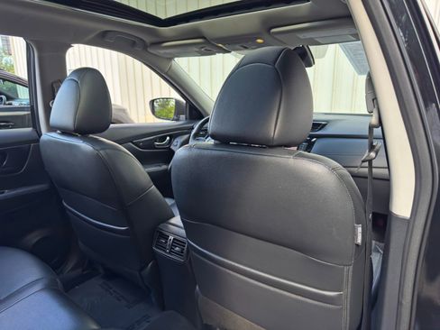 Used 2019 Nissan Rogue SL w/ Premium Package AWD/4WD image 36