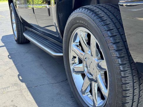 Used 2011 GMC Yukon Denali RWD image 23