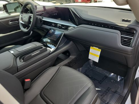 New 2026 INFINITI QX80 Luxe RWD image 10
