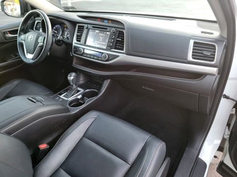 Used 2018 Toyota Highlander XLE image 20