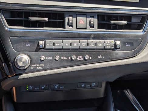 Certified 2024 Lexus ES 350 w/ Premium Package FWD image 28