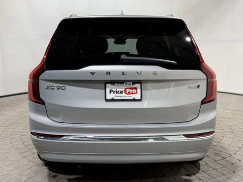 Used 2025 Volvo XC90 B6 Plus image 6