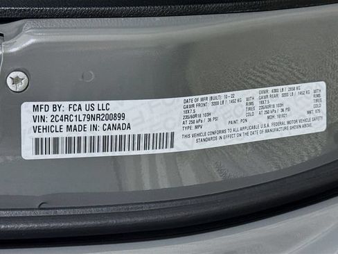 Used 2022 Chrysler Pacifica Touring-L w/ S Appearance Package FWD image 32