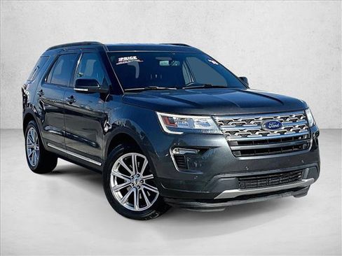 Used 2018 Ford Explorer XLT w/ Equipment Group 202A image 10