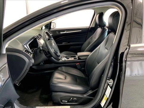 Used 2018 Ford Fusion Titanium FWD image 15