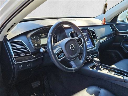 Used 2017 Volvo XC90 T6 Momentum w/ Vision Package image 10