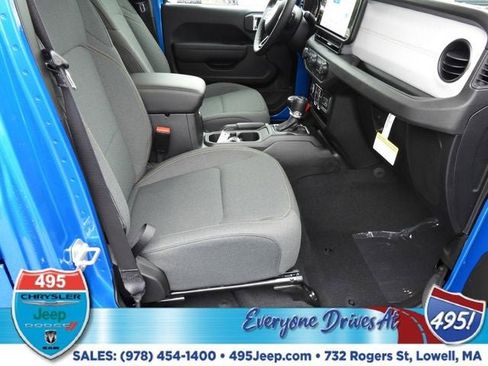 New 2025 Jeep Gladiator Sport image 11