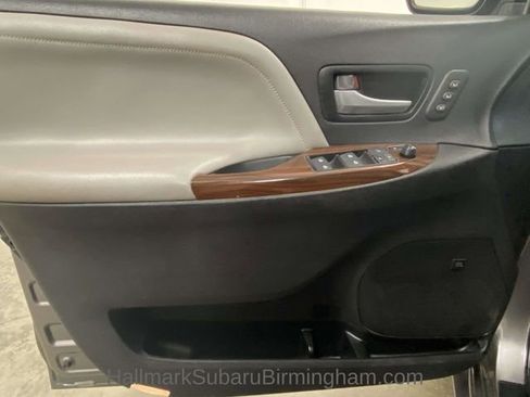 Used 2015 Toyota Sienna L image 14