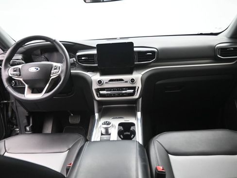 Used 2024 Ford Explorer XLT w/ Equipment Group 202A RWD image 14