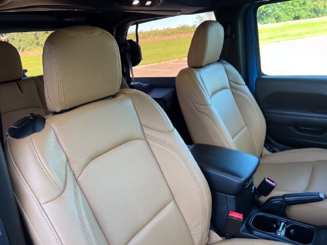 Used 2025 Jeep Wrangler Sport AWD/4WD image 37