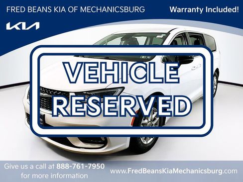 Used 2024 Chrysler Pacifica Touring-L FWD image 3
