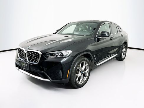 Used 2025 BMW X4 xDrive30i w/ Premium Package image 3