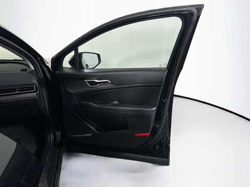 Used 2025 Kia Sportage LX FWD image 32