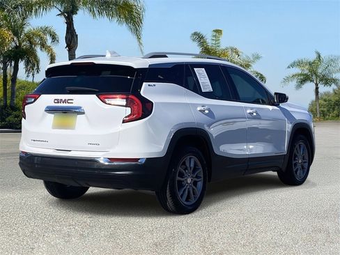Used 2024 GMC Terrain SLT image 4