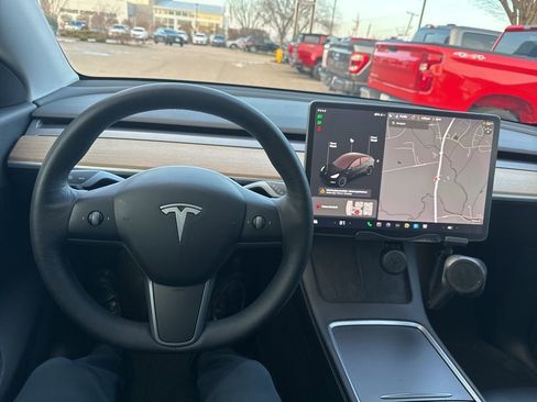 Used 2021 Tesla Model Y Long Range image 42