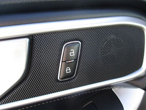 Used 2023 Ford Explorer XLT image 34