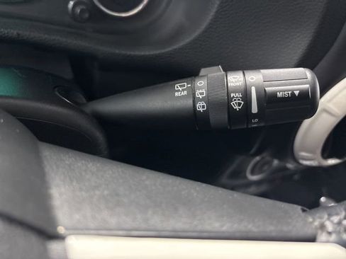 Used 2017 Jeep Wrangler Unlimited Sahara image 31