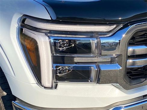 Used 2025 Ford F150 Lariat w/ FX4 Off-Road Package image 4