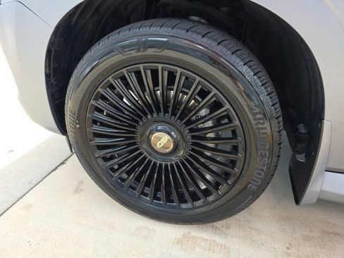 Used 2025 Nissan Armada Platinum Reserve RWD image 10