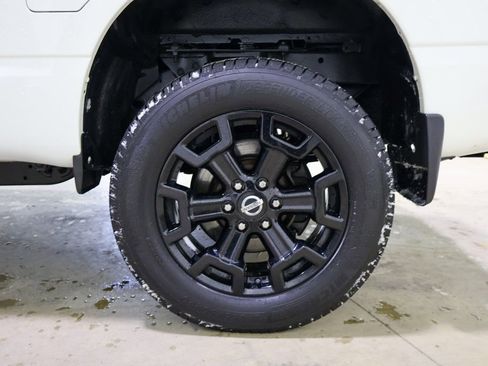 Used 2019 Nissan Titan SV w/ SV Convenience Package image 32