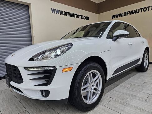 Used 2017 Porsche Macan AWD/4WD image 2