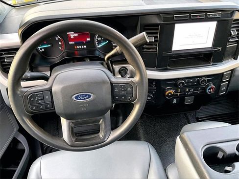 Used 2023 Ford F250 XL w/ FX4 Off-Road Package image 5