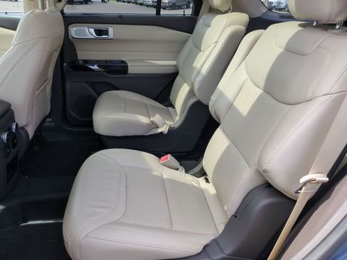 Used 2021 Ford Explorer Platinum w/ Equipment Group 601A image 31