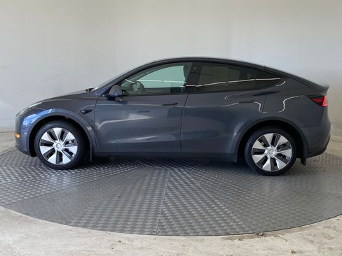 Used 2023 Tesla Model Y Long Range image 2