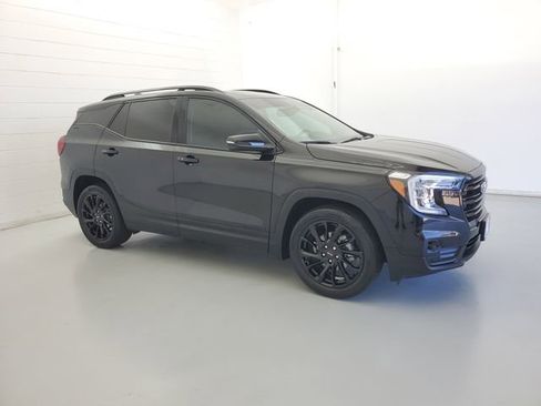 Used 2024 GMC Terrain SLT w/ Elevation Edition FWD image 4