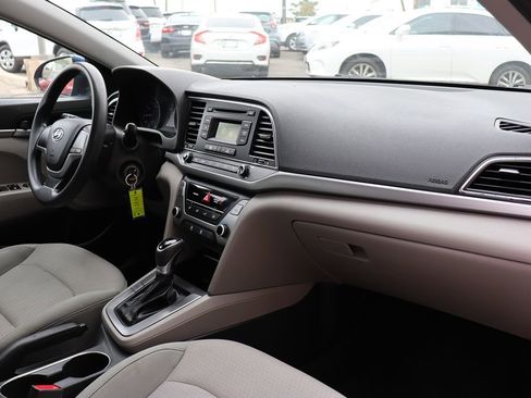 Used 2017 Hyundai Elantra SE FWD image 35