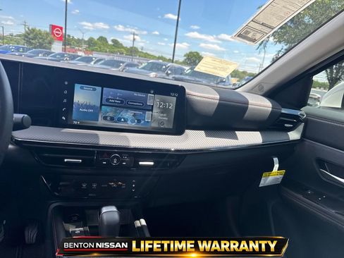 Used 2025 Nissan Kicks SR FWD image 15