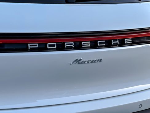 Used 2025 Porsche Macan image 27