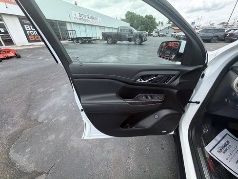 Used 2023 GMC Acadia Denali w/ Denali Ultimate Package AWD/4WD image 13