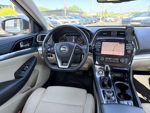 Used 2023 Nissan Maxima SV w/ Floor Mat Group FWD image 3