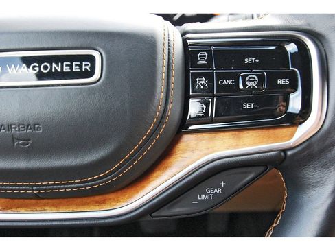 Used 2022 Jeep Grand Wagoneer Series III w/ Rear Seat Video Group 1 AWD/4WD image 17