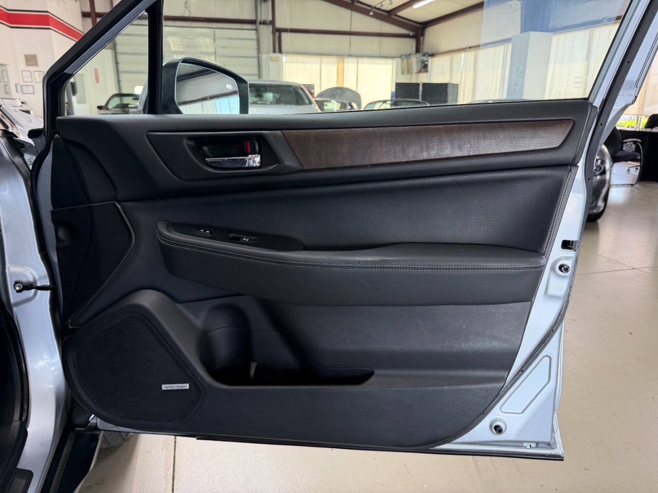 Used 2017 Subaru Outback 2.5i Limited AWD/4WD image 16