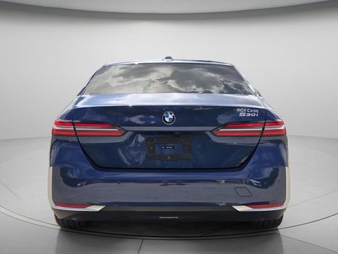 Used 2024 BMW 530i w/ Convenience Package RWD image 6