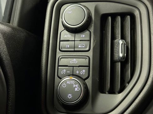 Used 2023 Chevrolet Silverado 1500 Custom AWD/4WD image 15