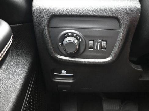 Used 2023 Jeep Grand Cherokee Laredo RWD image 18