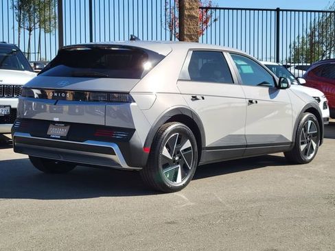 New 2026 Hyundai Ioniq 5 SE image 2