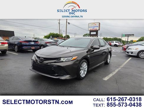Used 2018 Toyota Camry LE FWD image 1