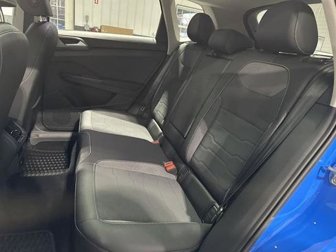 Certified 2025 Volkswagen Taos SE image 17